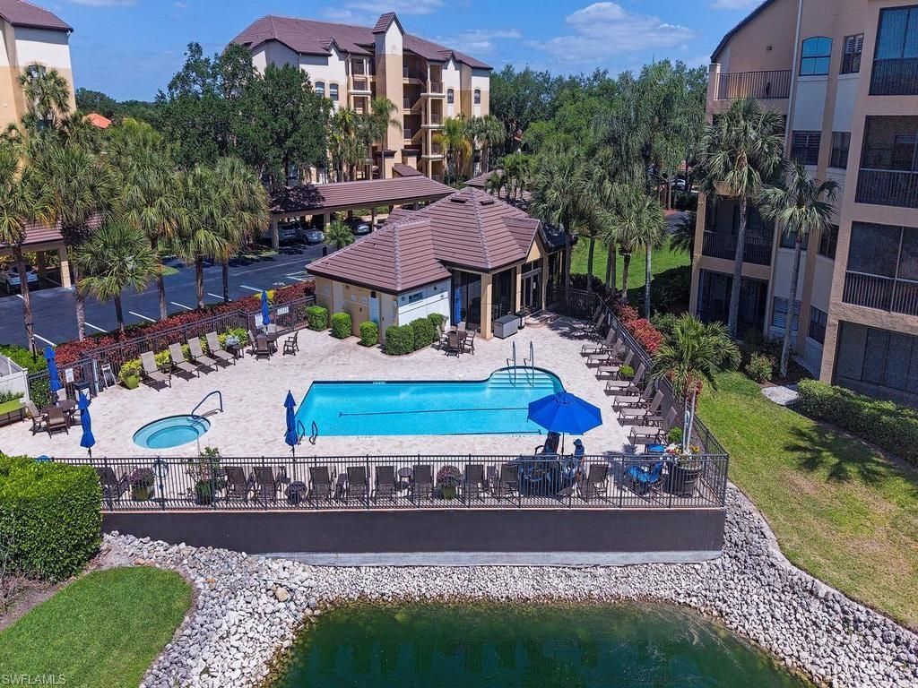 160 Vintage CIR 202, NAPLES, FL 34119 — photo 4