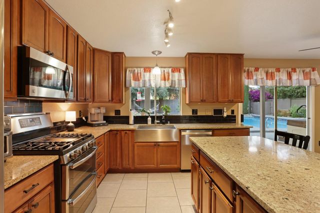 235 La Monte Ln, Tracy, CA 95377