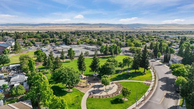 235 La Monte Ln, Tracy, CA 95377