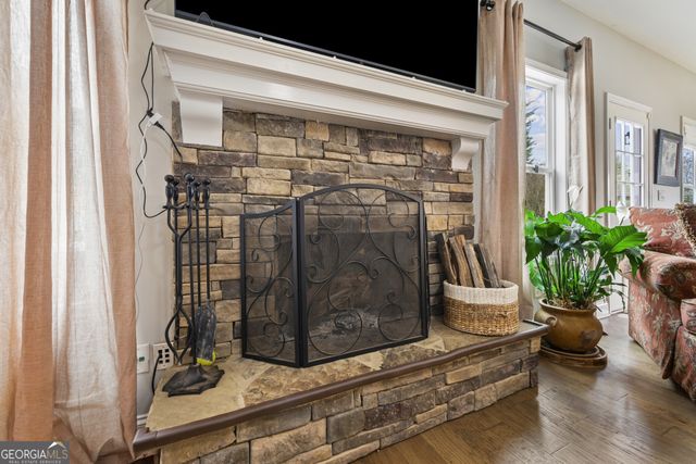 5645 Wooded Valley Way, Flowery Branch, GA 30542