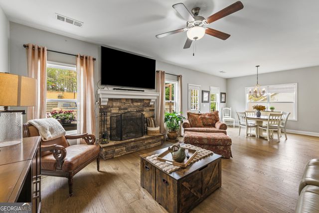 5645 Wooded Valley Way, Flowery Branch, GA 30542