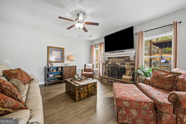 5645 Wooded Valley Way, Flowery Branch, GA 30542