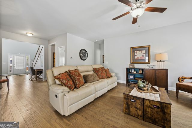 5645 Wooded Valley Way, Flowery Branch, GA 30542