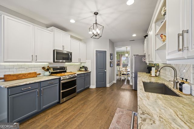 5645 Wooded Valley Way, Flowery Branch, GA 30542