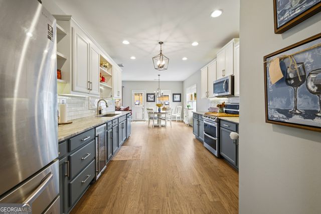 5645 Wooded Valley Way, Flowery Branch, GA 30542