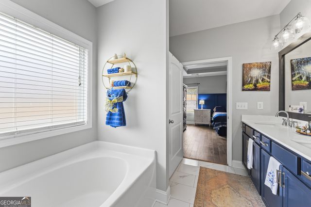 5645 Wooded Valley Way, Flowery Branch, GA 30542