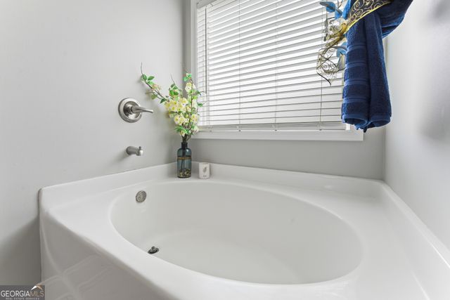 5645 Wooded Valley Way, Flowery Branch, GA 30542