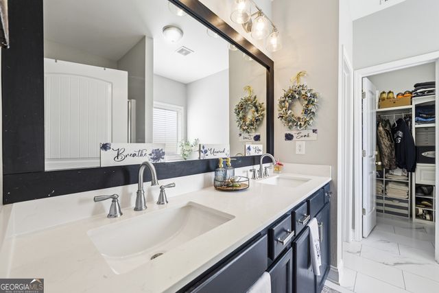 5645 Wooded Valley Way, Flowery Branch, GA 30542