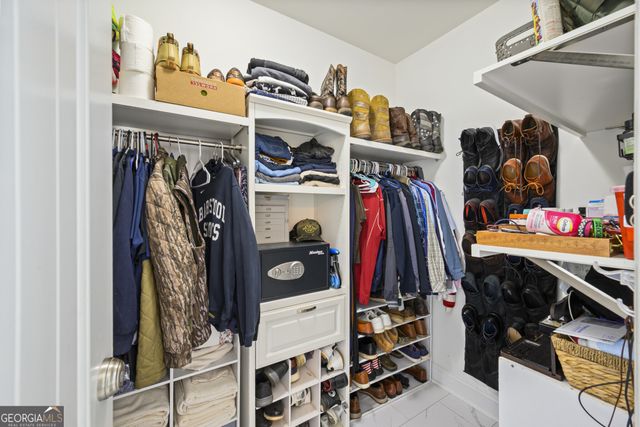 5645 Wooded Valley Way, Flowery Branch, GA 30542