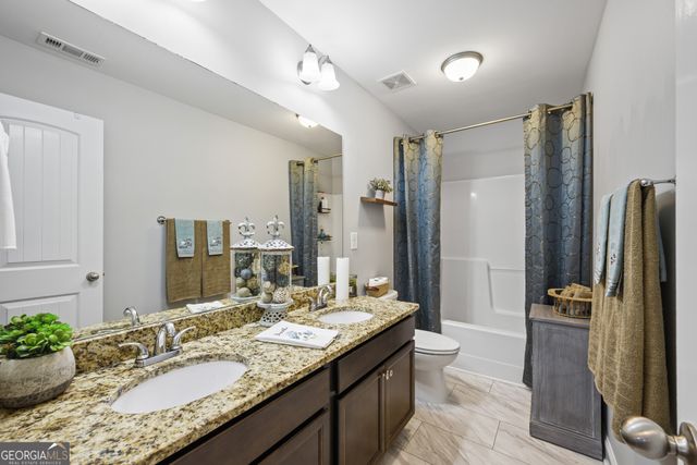 5645 Wooded Valley Way, Flowery Branch, GA 30542