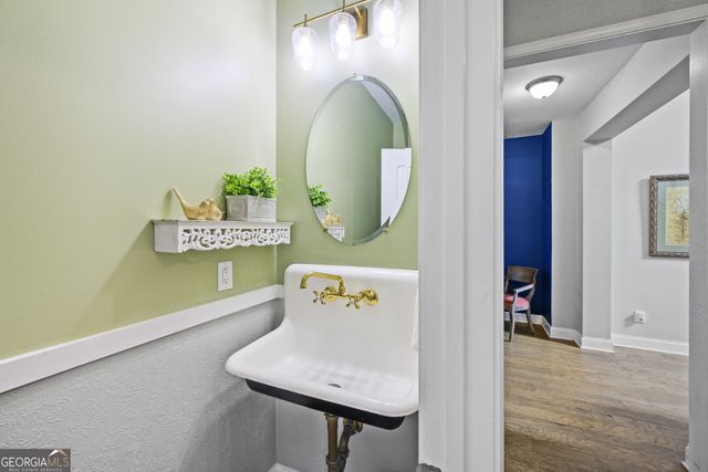 5645 Wooded Valley Way, Flowery Branch, GA 30542