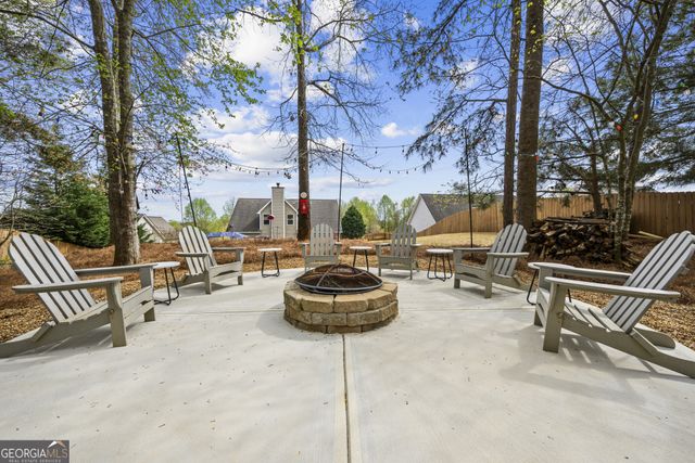 5645 Wooded Valley Way, Flowery Branch, GA 30542