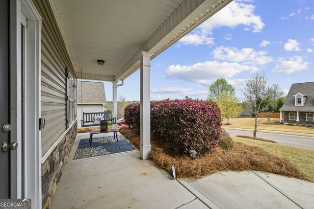 5645 Wooded Valley Way, Flowery Branch, GA 30542