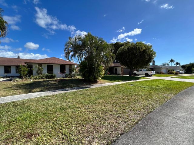 1289 Pinetta Circle, Wellington, FL 33414
