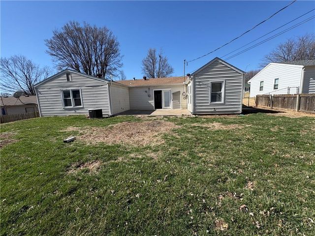 2305 Castle Lane, St Joseph, MO 64503