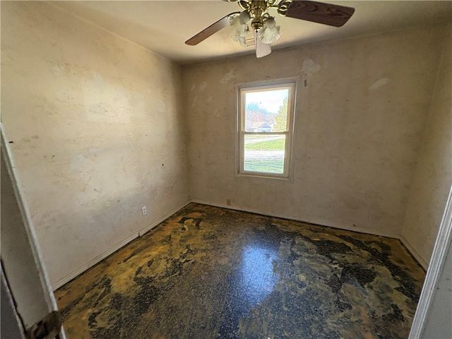 2305 Castle Lane, St Joseph, MO 64503