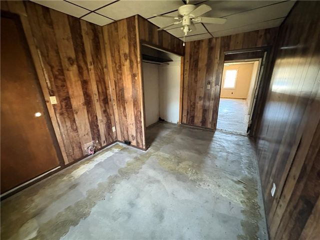 2305 Castle Lane, St Joseph, MO 64503