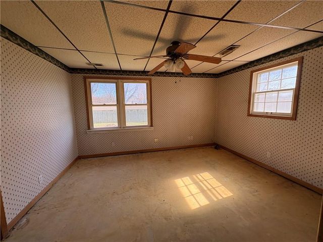 2305 Castle Lane, St Joseph, MO 64503