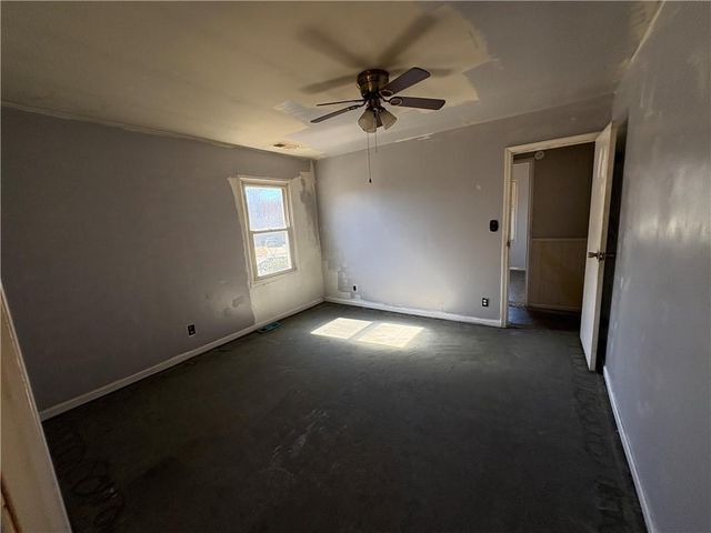 2305 Castle Lane, St Joseph, MO 64503