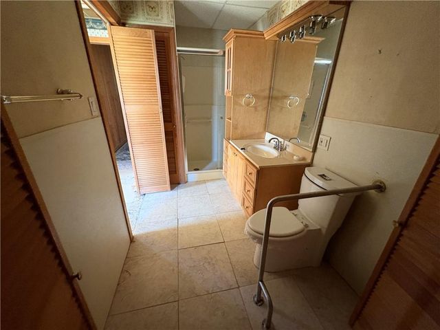 2305 Castle Lane, St Joseph, MO 64503