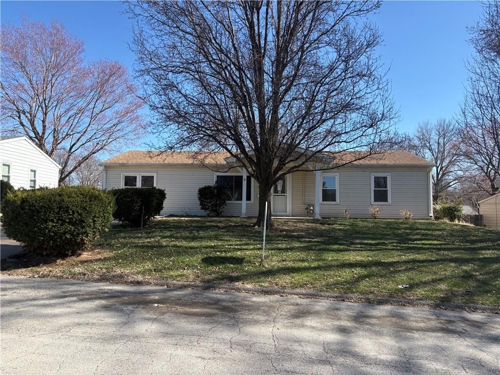 2305 Castle Lane, St Joseph, MO 64503