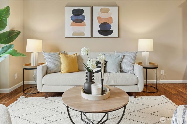 909 4th Avenue NE, Issaquah, WA 98029