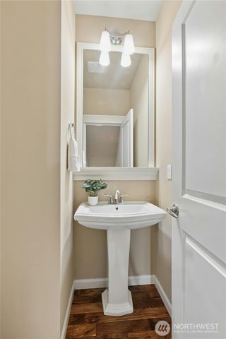 909 4th Avenue NE, Issaquah, WA 98029