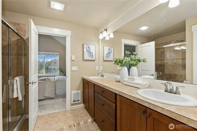 909 4th Avenue NE, Issaquah, WA 98029