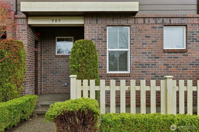 909 4th Avenue NE, Issaquah, WA 98029