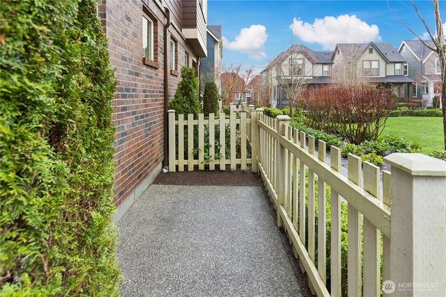 909 4th Avenue NE, Issaquah, WA 98029