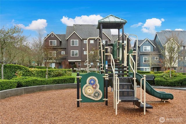 909 4th Avenue NE, Issaquah, WA 98029