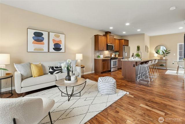 909 4th Avenue NE, Issaquah, WA 98029