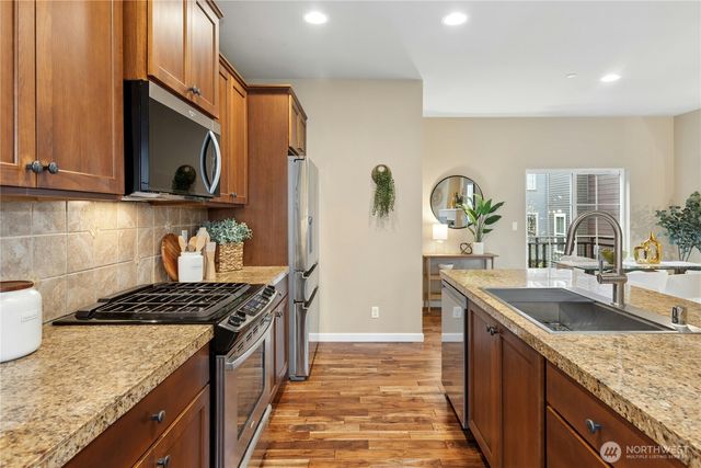 909 4th Avenue NE, Issaquah, WA 98029