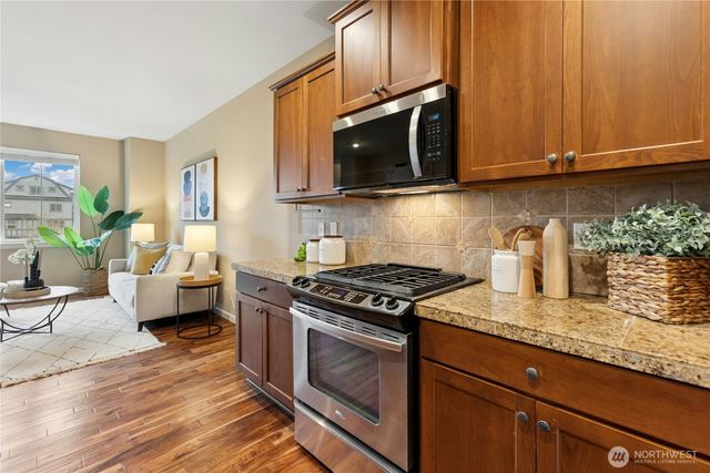 909 4th Avenue NE, Issaquah, WA 98029