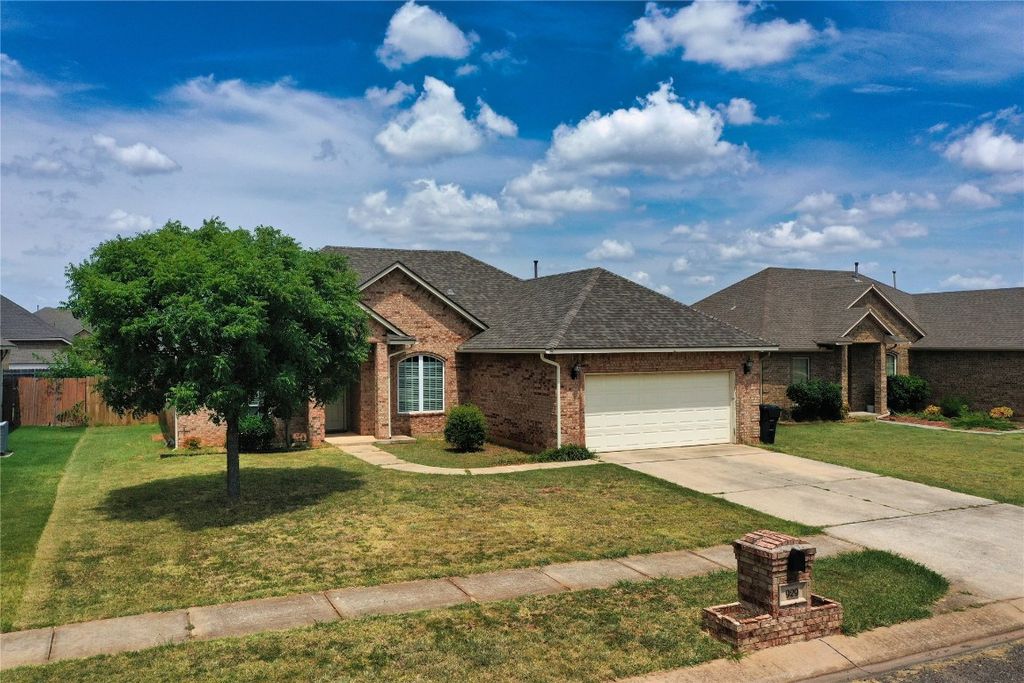 929 NE 28th Street, Moore, OK 73160