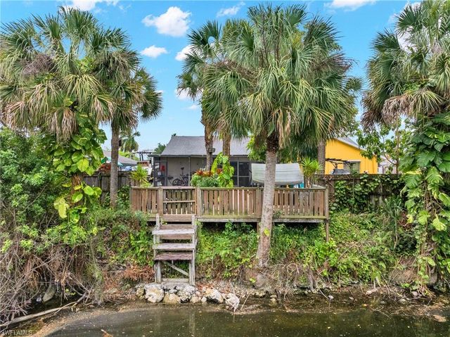 4587 25th CT SW, Naples, FL 34116