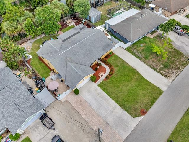 4587 25th CT SW, Naples, FL 34116