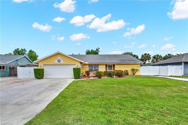 4587 25th CT SW, Naples, FL 34116