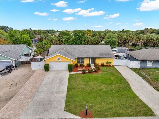 4587 25th CT SW, Naples, FL 34116