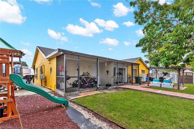 4587 25th CT SW, Naples, FL 34116