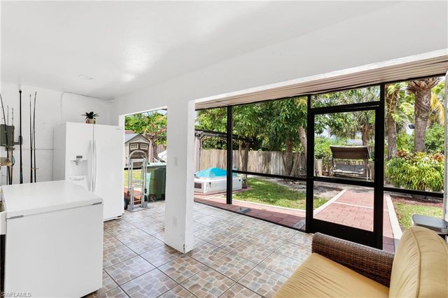 4587 25th CT SW, Naples, FL 34116