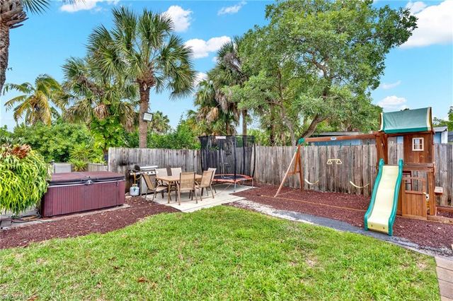 4587 25th CT SW, Naples, FL 34116
