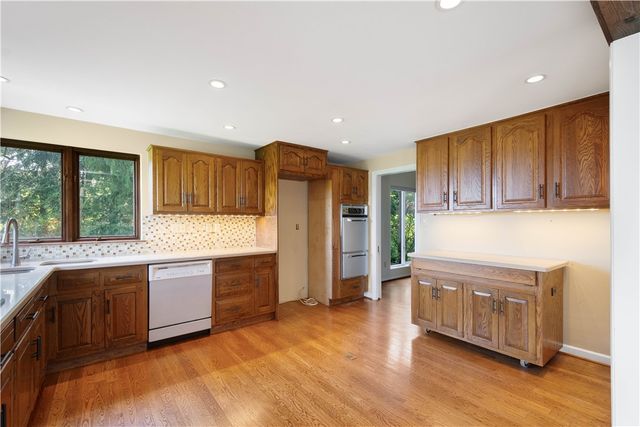 1679 Hastings Mill, Upper St Clair, PA 15241