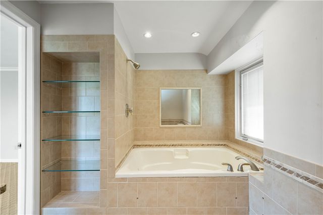 1679 Hastings Mill, Upper St Clair, PA 15241