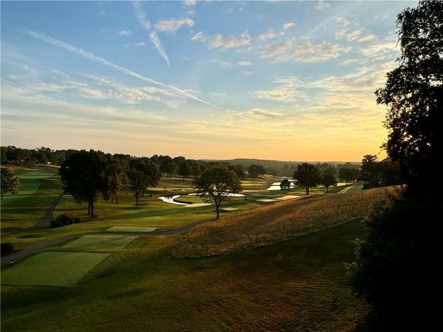 1679 Hastings Mill, Upper St Clair, PA 15241