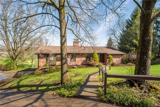 1679 Hastings Mill, Upper St Clair, PA 15241