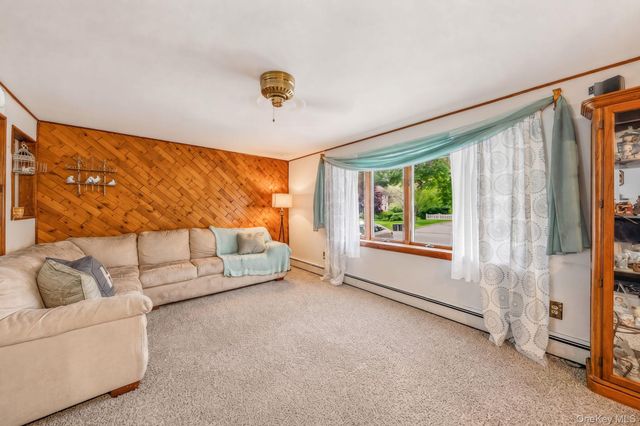 9 Foxcroft Lane, Patchogue, NY 11772