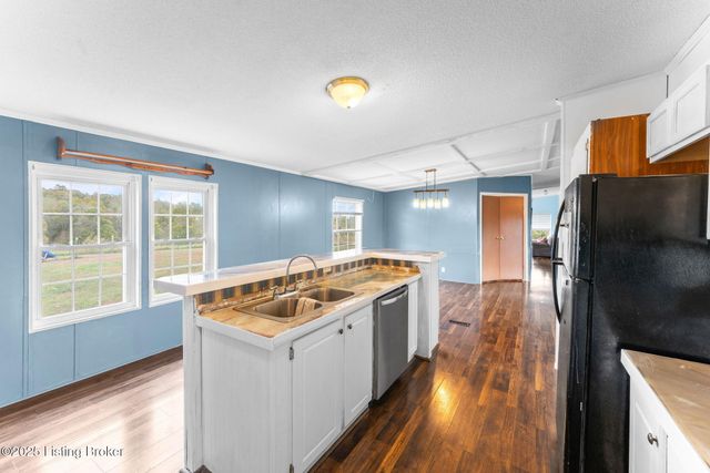 1690 Segal Rd, Brownsville, KY 42210