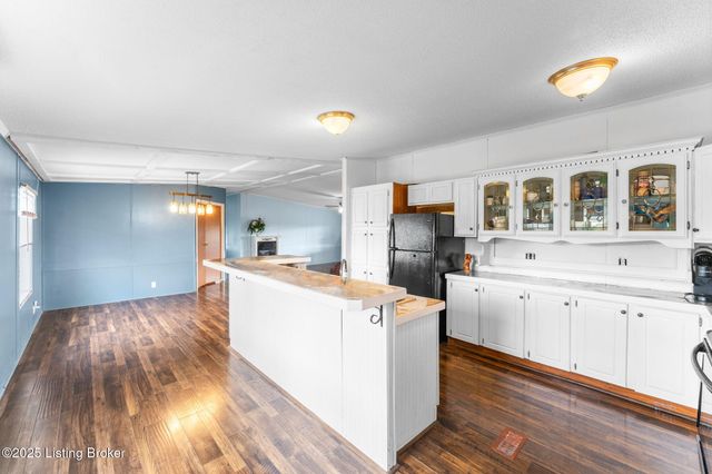 1690 Segal Rd, Brownsville, KY 42210