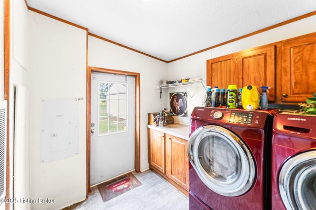 1690 Segal Rd, Brownsville, KY 42210